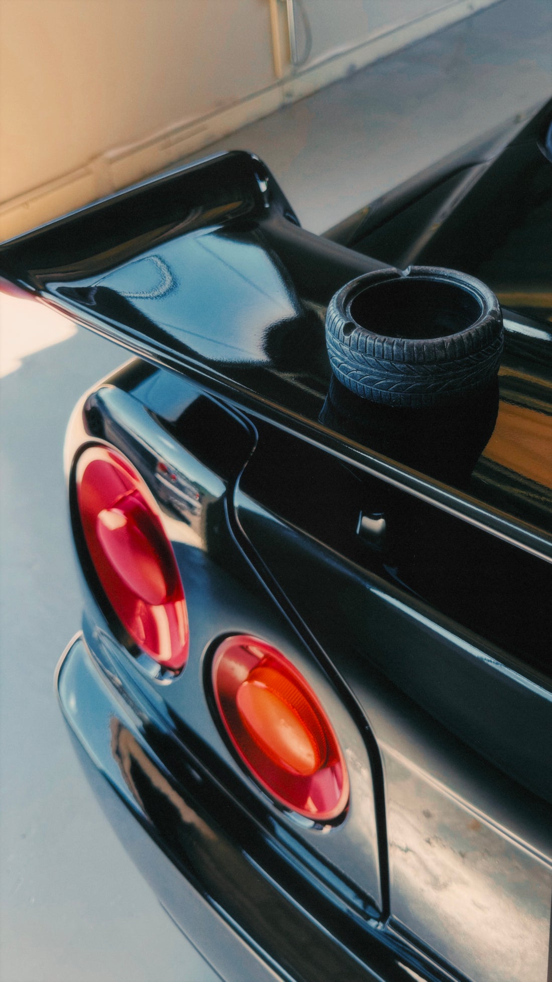 THE CLUTCH KICKBACK TIRE ASHTRAY