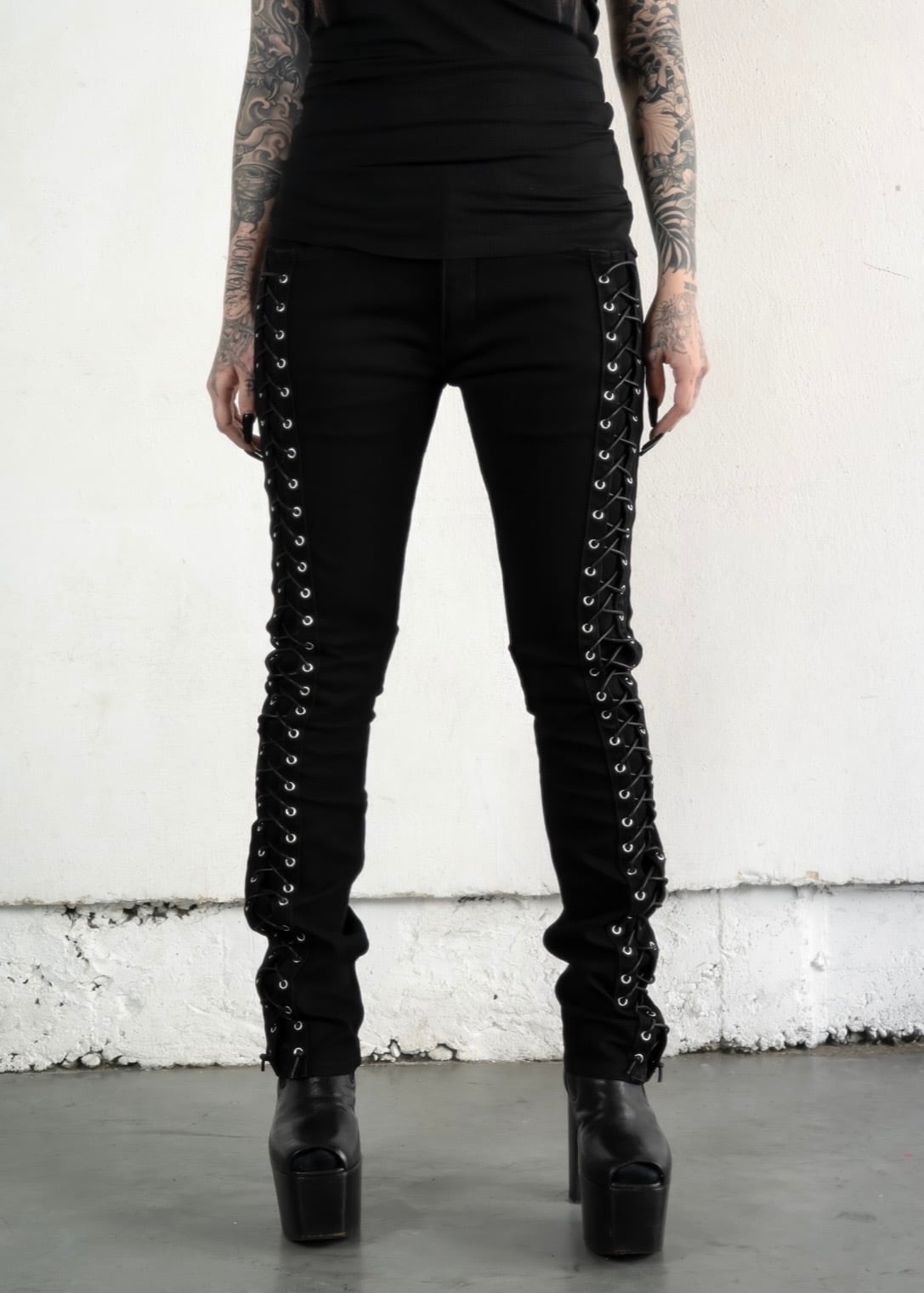 NO MASS PROD. 013GLM LACEDUP SKINNY JEANS